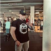 Me defino una persona responsable , organizada y dinámica.
Puedo dar clases de entrenador personal a personas que estén buscando una mejora física, mediante entregamientos personalizados.